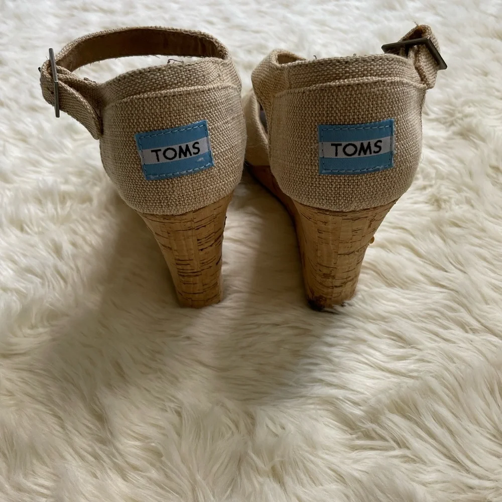 Toms Tan Canvas Cork Wedge 8 - Picture 5 of 7
